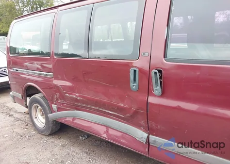 2002 Chevrolet Express z USA, uszkodzony, nr VIN 1GNFG15M621148116